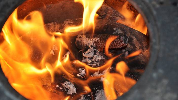 Odun sobası nasıl temizleniyor? İşte en kolay odun sobası yakma yöntemi 2